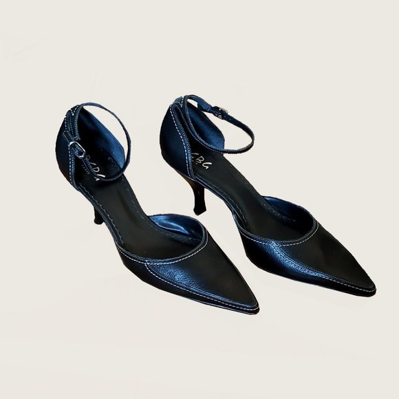 BCBG Heels - Picture 3 of 9